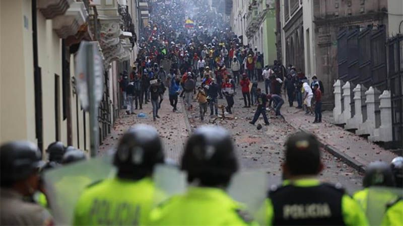 Ind&iacute;genas de Ecuador denuncian la muerte de varios manifestantes por la represi&oacute;n del Gobierno