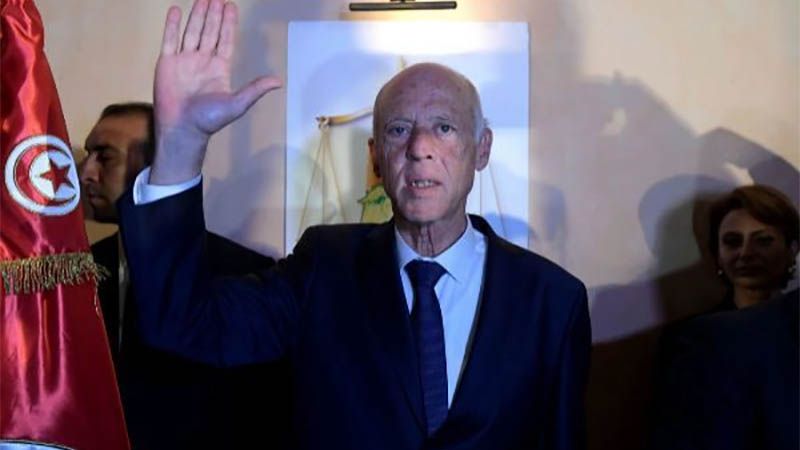 Tunecinos celebran en las calles la victoria del pro-palestino Kais Saied