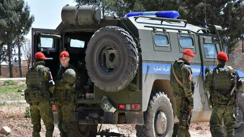 La Polic&iacute;a militar rusa patrulla por primera vez la ciudad siria de Menbij