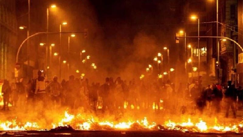 Cincuenta y un arrestos tras noche de protestas en Catalu&ntilde;a