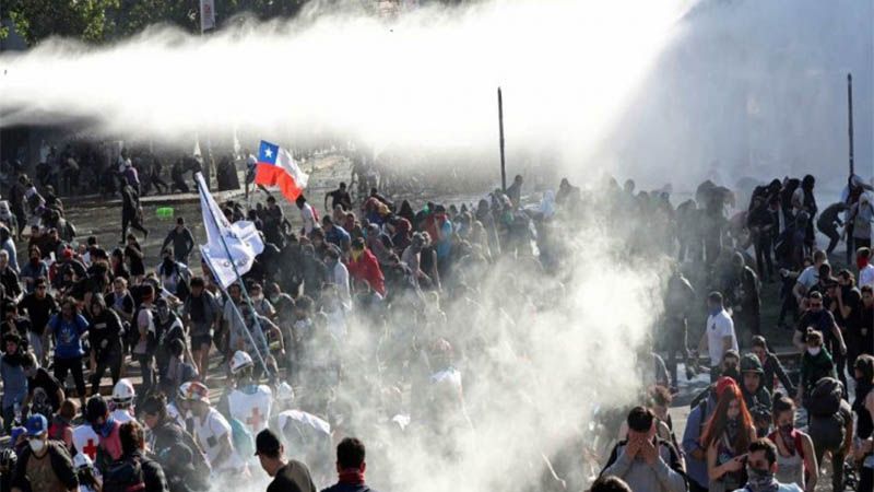 Santiago de Chile vive nueva jornada de protestas y violencia callejera