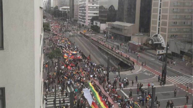 Marcha en Brasil en apoyo al pueblo boliviano y contra el golpe