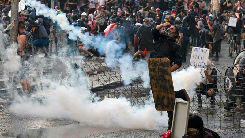 En Chile contin&uacute;an las protestas, la represi&oacute;n policial tambi&eacute;n