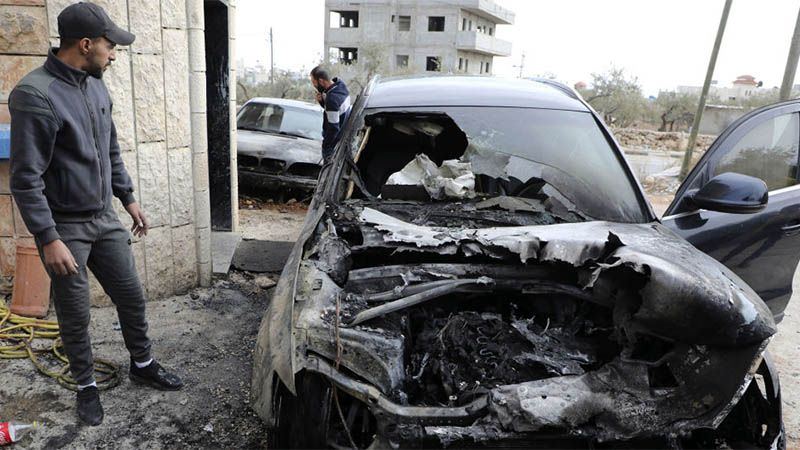 Colonos jud&iacute;os incendian veh&iacute;culos palestinos y hacen pintadas racistas en Cisjordania