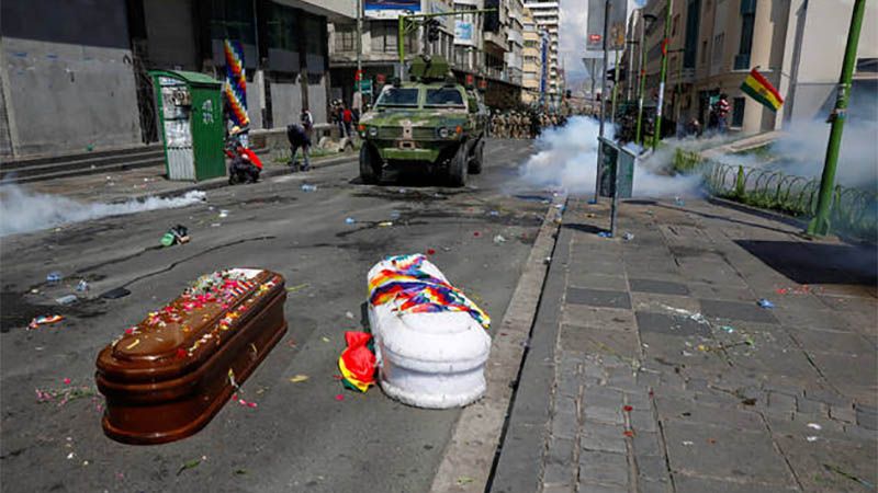 Presidenta de facto de Bolivia lamenta muertes tras avalar represi&oacute;n