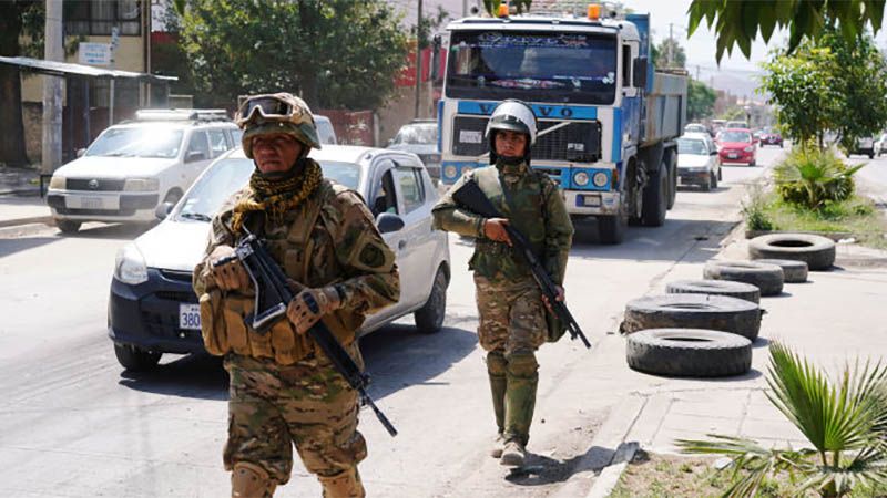 Acuerdan levantar bloqueos y retirar tropas de Cochabamba