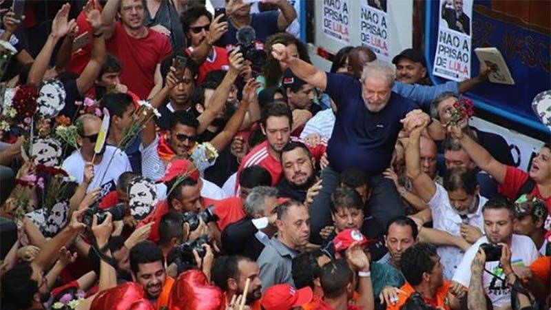 Lula afirma que est&aacute; en la lucha por recuperar a Brasil para el pueblo