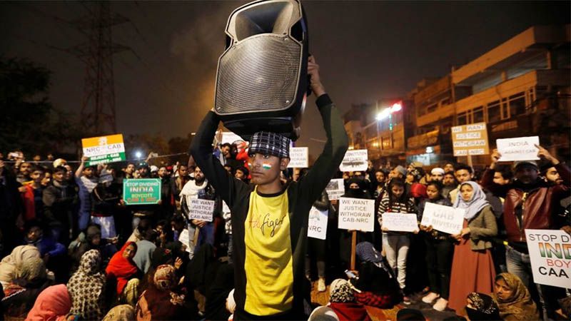 M&aacute;s de 10.000 estudiantes protestan en la India contra la pol&eacute;mica ley de ciudadan&iacute;a