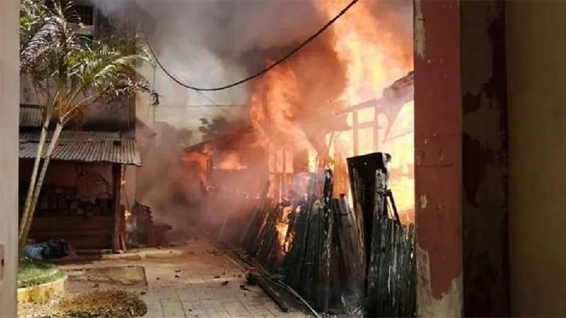 Pobladores incendian comisar&iacute;a y fiscal&iacute;a en caso de feminicidio en selva de Per&uacute;