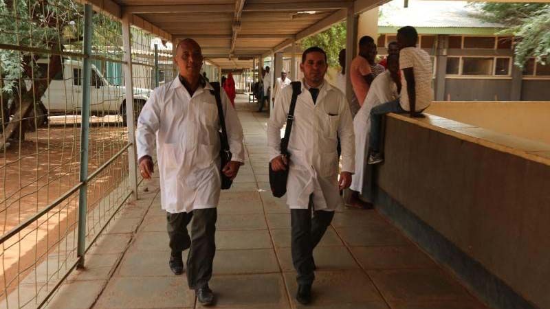Los m&eacute;dicos cubanos secuestrados en Kenia se encuentran en buen estado