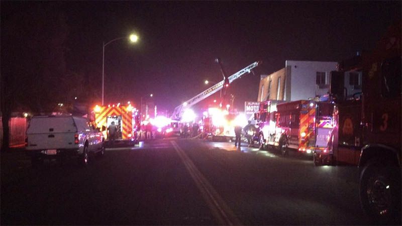 Seis muertos y 13 heridos en el incendio de un edificio de apartamentos en Las Vegas