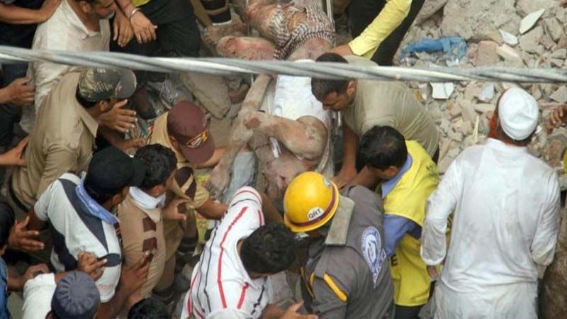 Mueren cinco personas al derrumbarse un edificio en Nueva Delhi