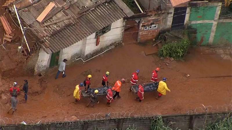 Aumenta a 50 la cifra de muertos en el sureste de Brasil por fuertes lluvias