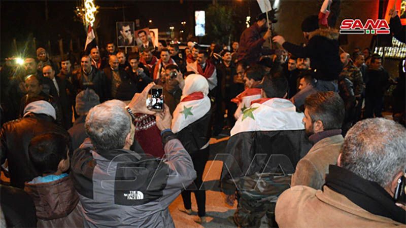 Sirios festejan la liberaci&oacute;n total de las localidades que rodean la ciudad de Alepo