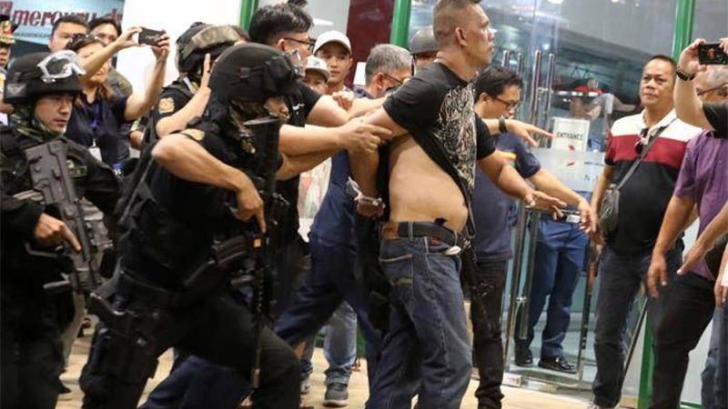 Liberan a todos los rehenes de un centro comercial de Manila