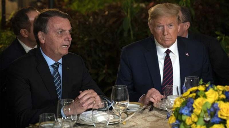 Un asesor de Bolsonaro que estuvo con Trump da positivo por coronavirus