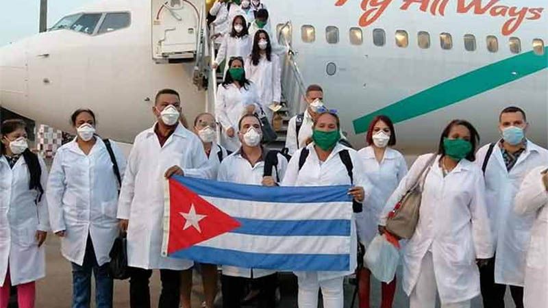 Unos 130 m&eacute;dicos cubanos llegan a Venezuela para apoyar en atenci&oacute;n de COVID-19