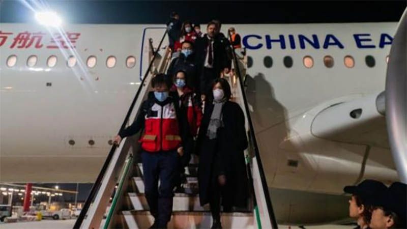 China env&iacute;a a Italia un tercer grupo de m&eacute;dicos y material sanitario