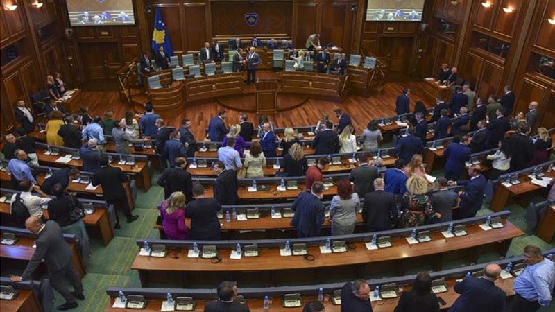 Destituyen al primer gobierno por negarse a declarar el estado de emergencia por el covid-19