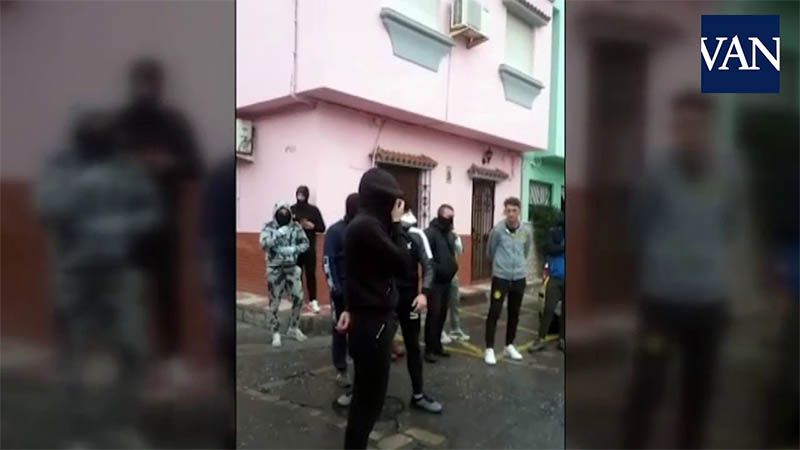 En una ciudad espa&ntilde;ola apedrean un convoy con ancianos enfermos por coronavirus