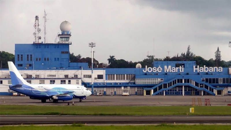 Cuba suspende vuelos y ordena salida a embarcaciones extranjeras de sus aguas territoriales