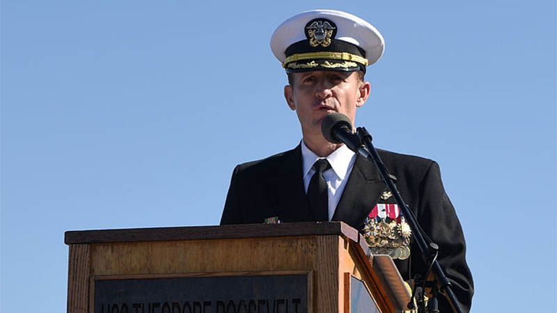 La Armada de EEUU aparta al capit&aacute;n del portaviones que dio la alarma por los casos de coronavirus a bordo