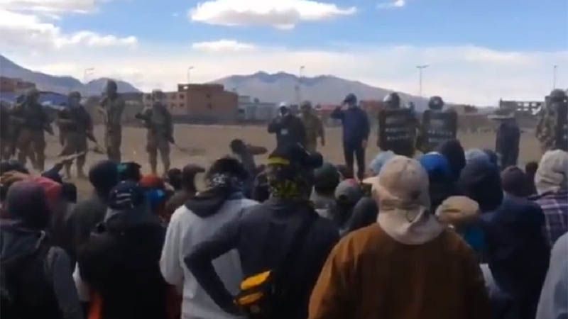 Varios heridos en choques entre militares y civiles bolivianos en frontera chilena