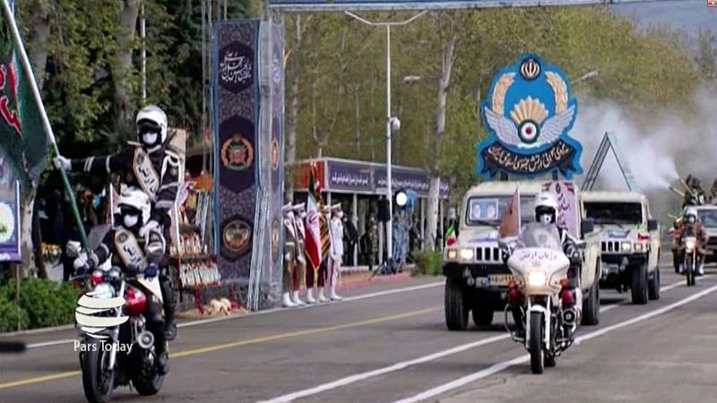 Ir&aacute;n celebra el D&iacute;a Nacional del Ej&eacute;rcito con &ldquo;Desfile de Servicio&rdquo; sanitario