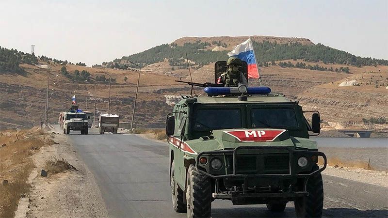 Militares rusos bloquean el paso de una patrulla estadounidense en Siria