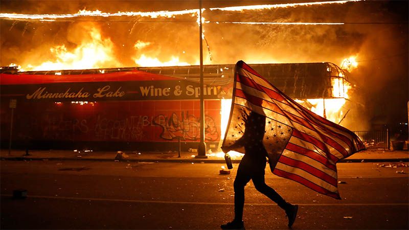 Espiral de violencia sacude EEUU: dos muertos y 1400 detenidos