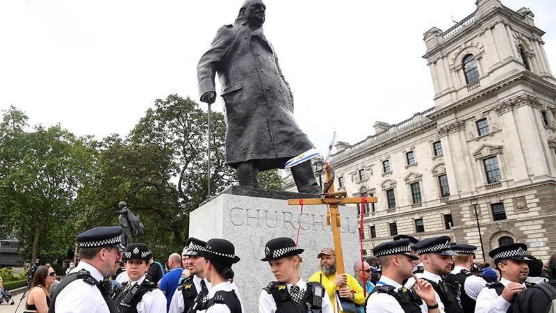 La polic&iacute;a brit&aacute;nica teme una &ldquo;guerra de las estatuas&rdquo; entre Black Lives Matter y grupos de ultraderecha