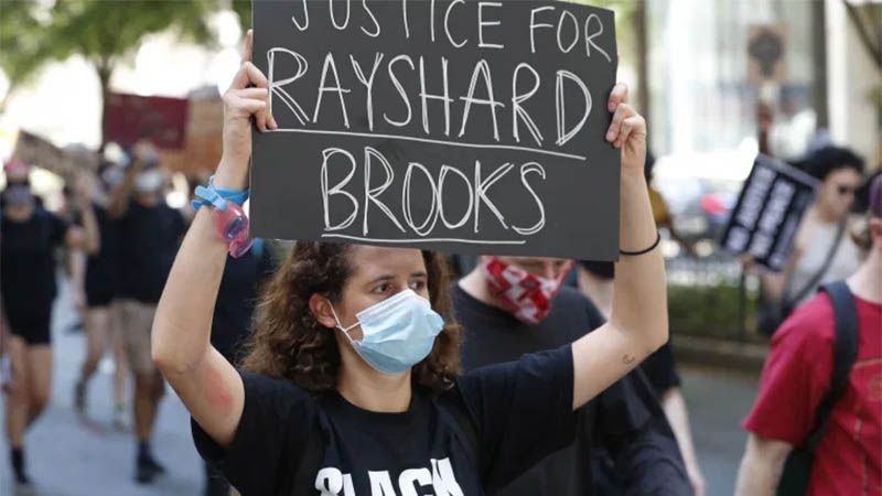 Jefa de polic&iacute;a de Atlanta dimite en medio de protestas por muerte de otro afroamericano