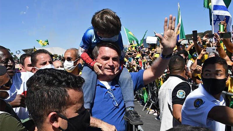 Un juez brasile&ntilde;o obliga a Bolsonaro a llevar mascarilla en p&uacute;blico