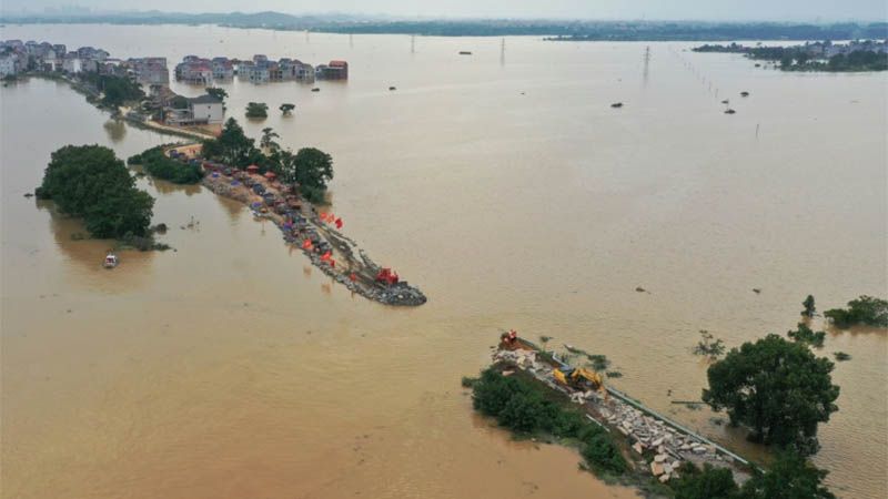 Al menos 140 muertos o desaparecidos en inundaciones en China, que amenazan a Wuhan