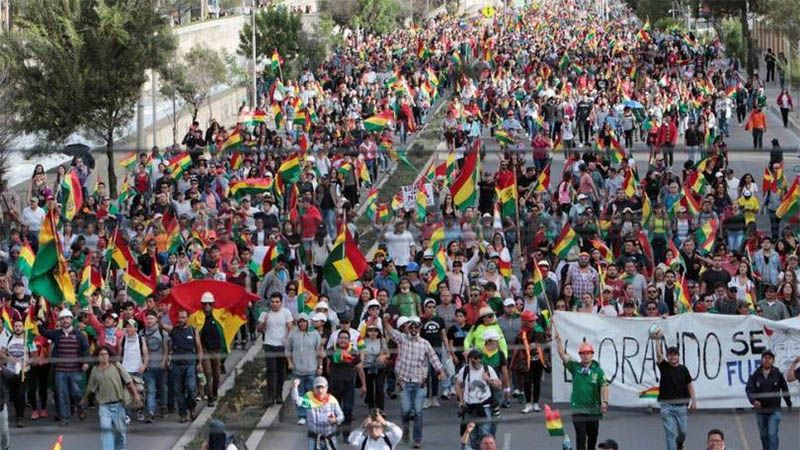 Masiva marcha sindical reclama elecciones y plan contra la pandemia en Bolivia
