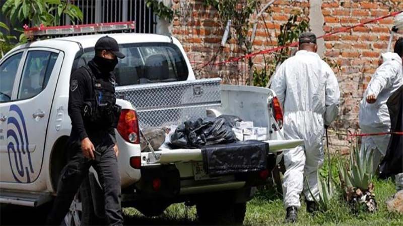 Encuentran 23 cuerpos en una fosa clandestina en M&eacute;xico