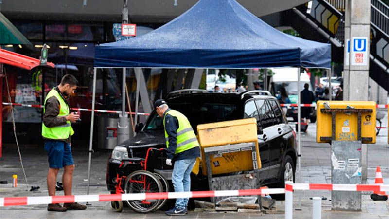 Ocho heridos tras la embestida de un carro contra peatones en Alemania