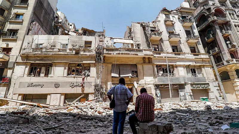 Sigue b&uacute;squeda de desaparecidos, tras colapso de edificio en Egipto