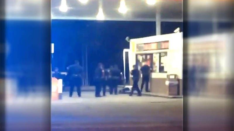 Otro afroamericano muere por disparos de Polic&iacute;as en Estados Unidos