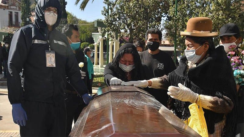 La cifra de muertos por COVID-19 en Bolivia supera cinco veces a la oficial