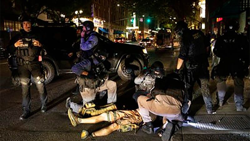 Un muerto en Portland tras enfrentamientos entre antirracistas y seguidores de Trump