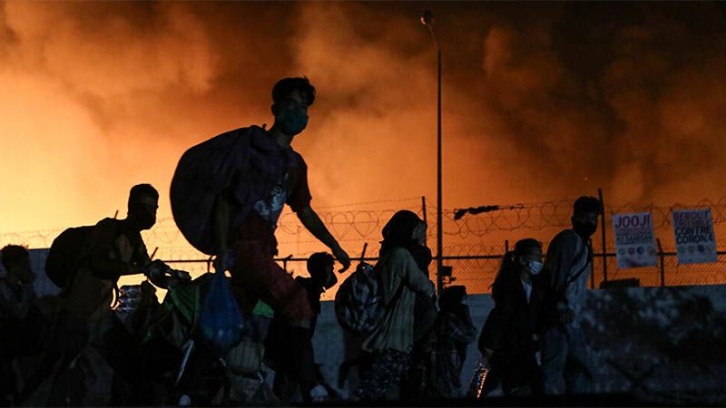 Un incendio devora el mayor campo de refugiados en Grecia