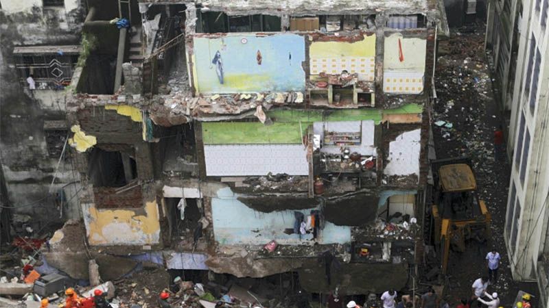 Diez muertos en el derrumbe de un edifico en India