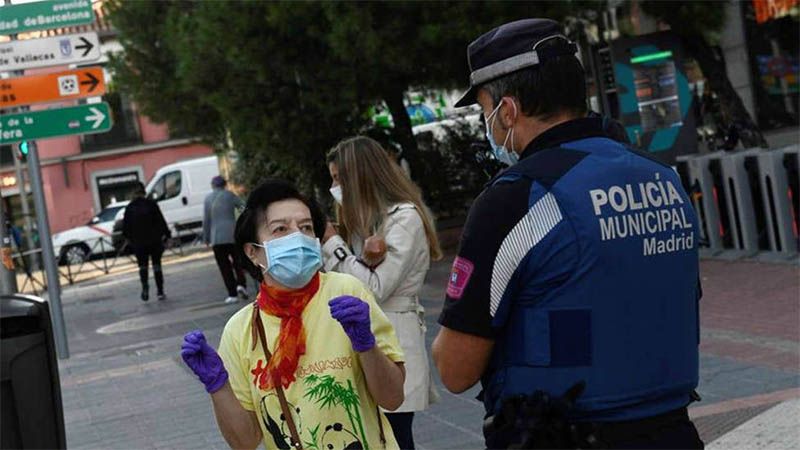 Madrid ampl&iacute;a sus restricciones, pero el gobierno central dice que es insuficiente