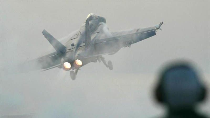 Un caza F-18 de la Armada de EEUU cae durante un vuelo de entrenamiento