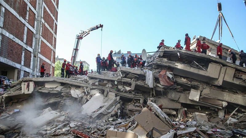 Aumenta a 76 el n&uacute;mero de muertos por el terremoto en Turqu&iacute;a