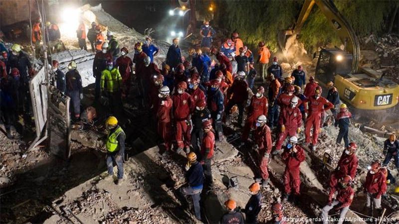 Las autoridades suspenden la b&uacute;squeda de supervivientes tras el terremoto en Turqu&iacute;a