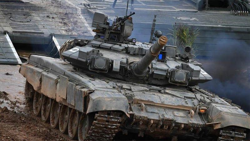 Rusia refuerza sus fronteras occidentales con supertanques armados con misiles