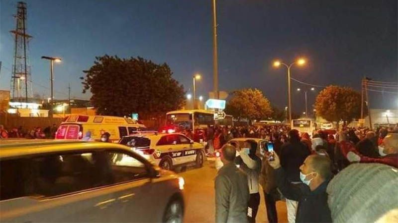 Autob&uacute;s israel&iacute; embiste a un grupo de palestinos en Cisjordania ocupada