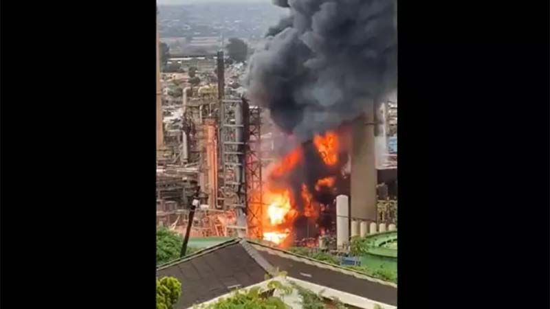 Sud&aacute;frica: Una explosi&oacute;n afecta a la refiner&iacute;a de petr&oacute;leo Engen